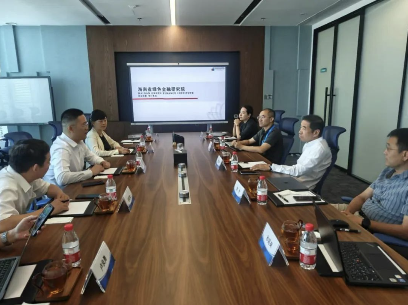 海南省绿色金融研究院与宇信科技举行业务会谈