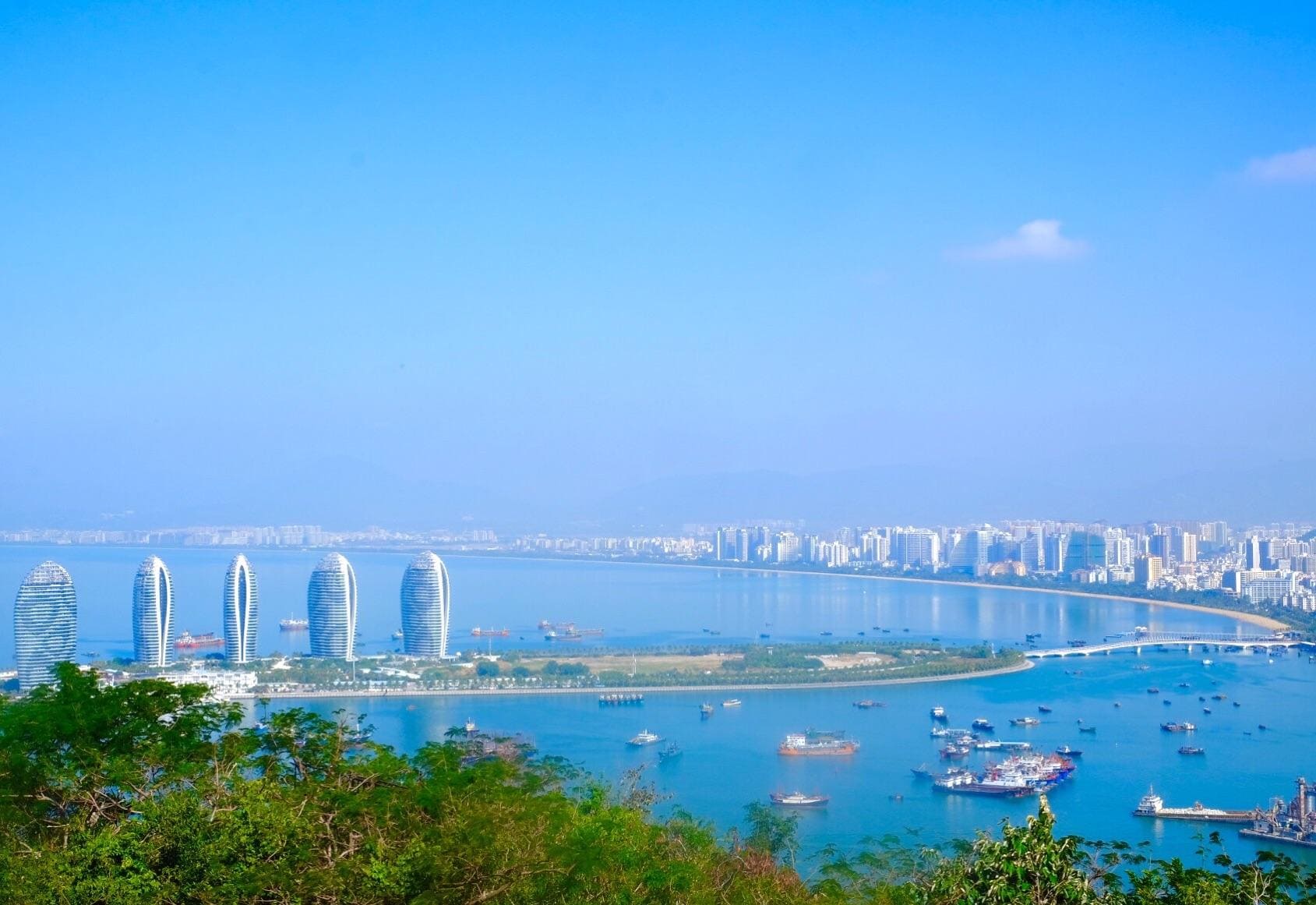 海南金融业绿色发展的机遇与挑战